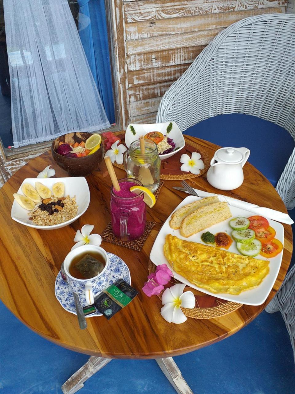 Casa Azzurra Bed & Breakfast Gili Air Bagian luar foto
